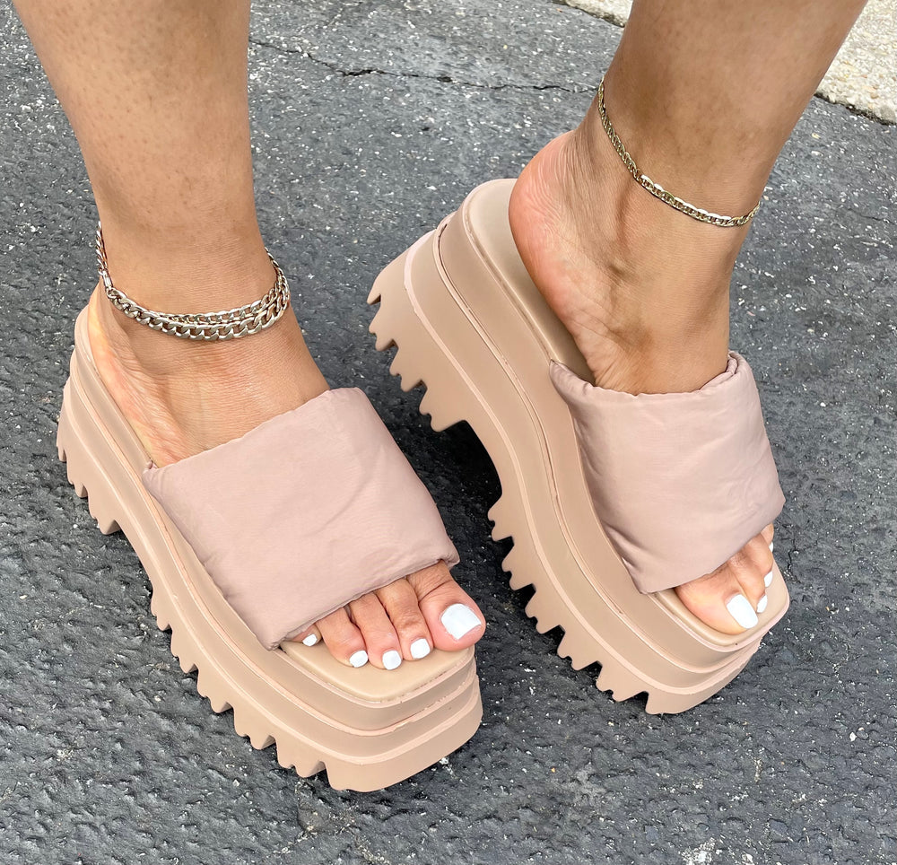 Bets On Sandal (Nude)