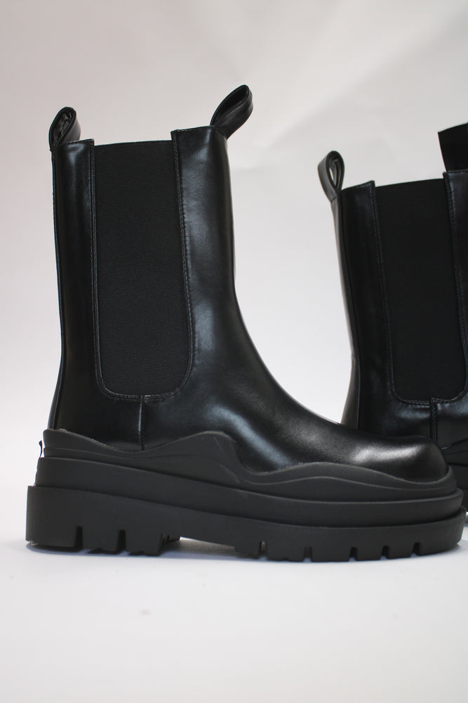 Energy Chunky Sole Chelsea Boot (Black)