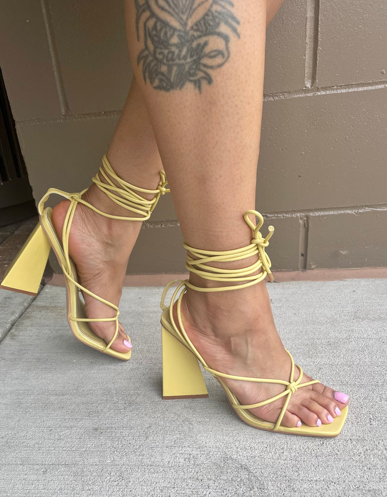 Tempo Lace Up